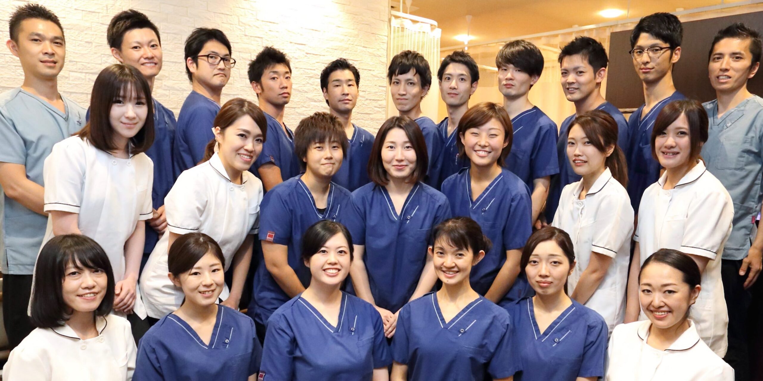 スタッフ集合写真